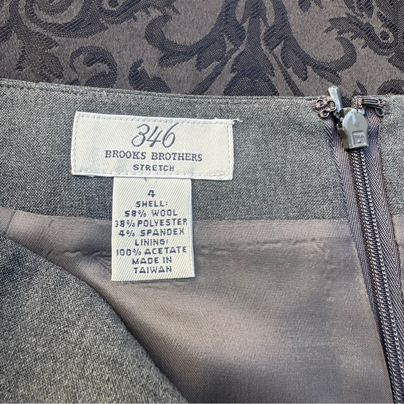 Brooks Brothers 346 Stretch 2-piece skirt suit
Top size 6
Skirt size 4 - Picture 7 of 8